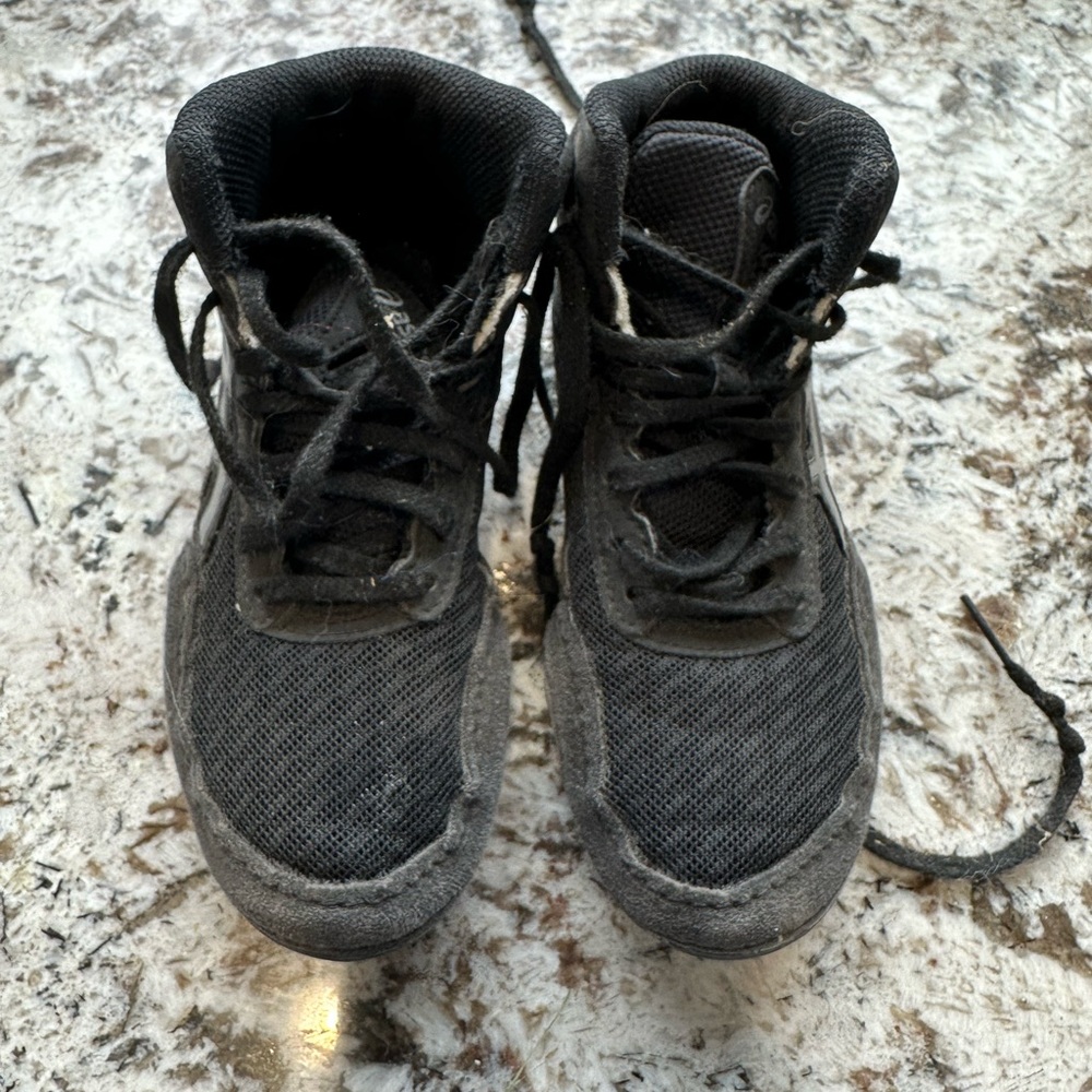 Boys wrestling shoes